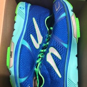 🛑 SOLD 🛑 Newton Gravity V Womens 7  new in box